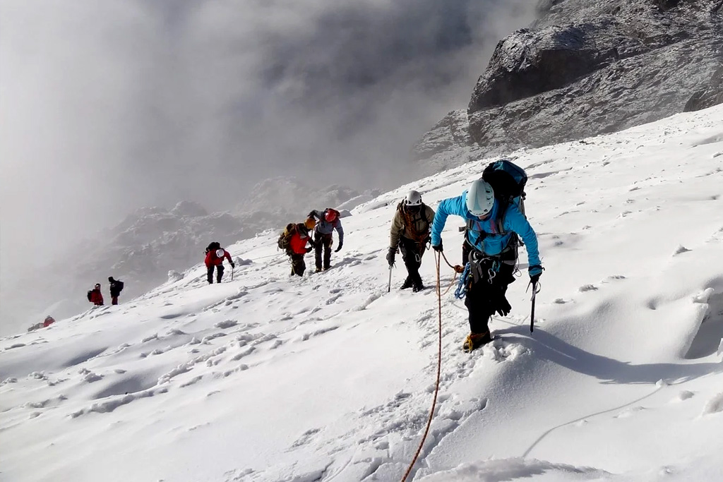 11-days-rwenzori-mountains-hiking-safari-wildlife-tour
